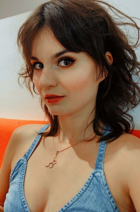 Tonya Rozatti sexy porno galerie