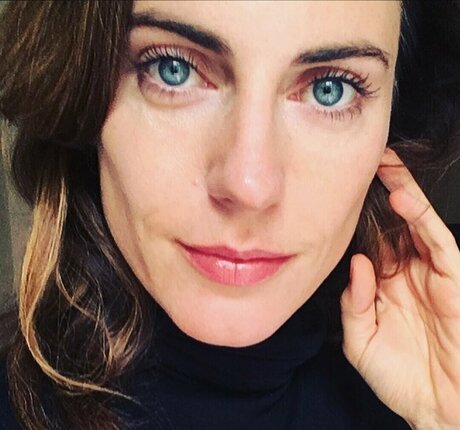 Antje Traue perfekte erwachsene foto