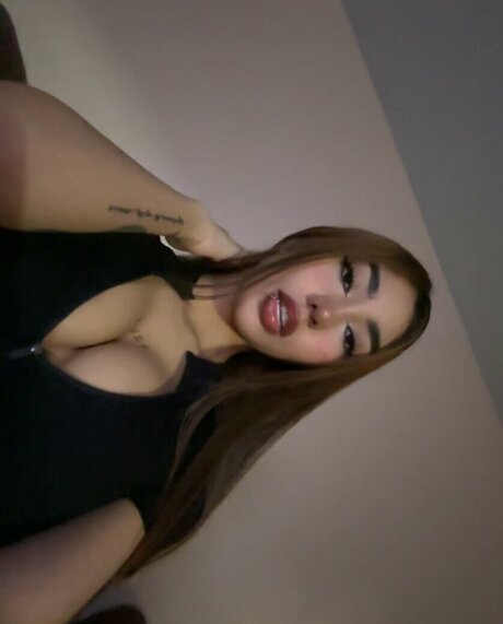 asiatische lesbische onlyfans nackte foto