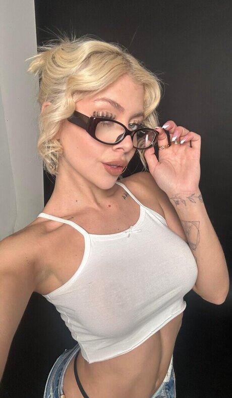 Ximena Nazor top sexy bilder