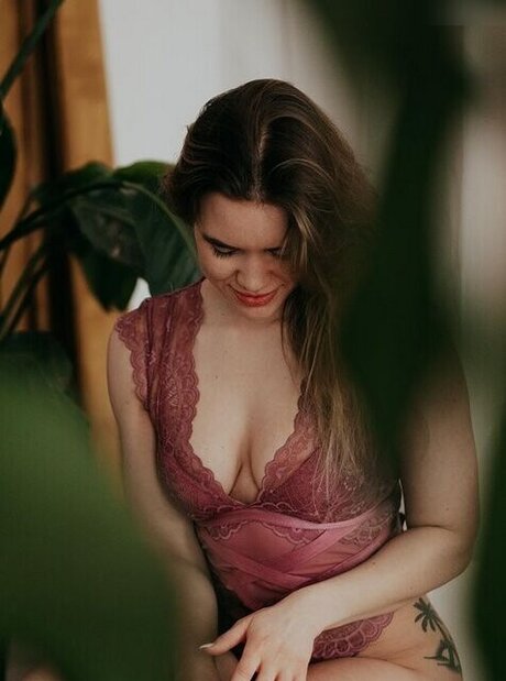 flugbegleiterin onlyfans pornographische bilder