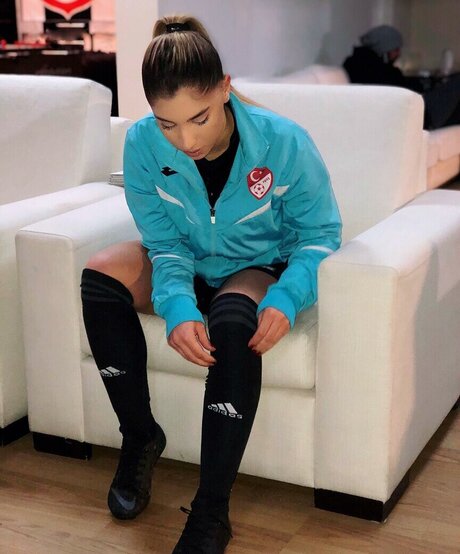 Elif Karaarslan erwachsene perfekte bilder