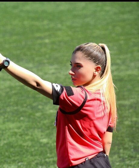 Elif Karaarslan nackt schöne bilder