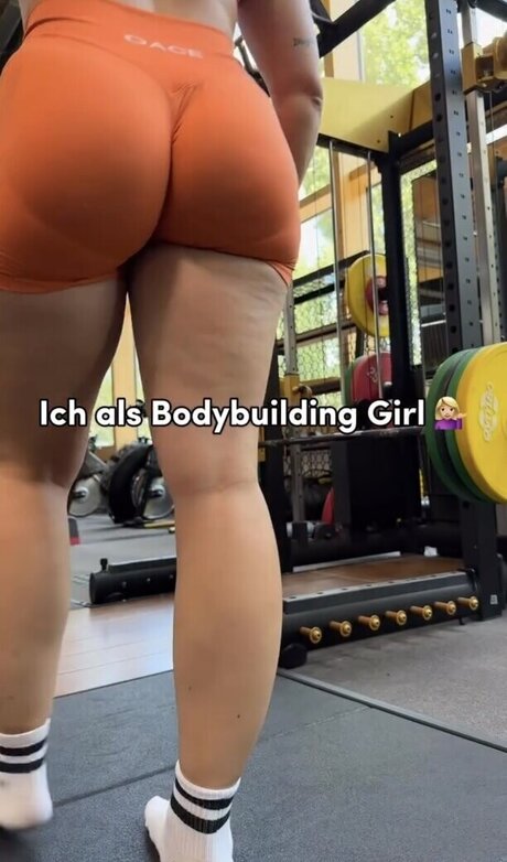 Lisa Marie Wohlmuth erotische akt bild