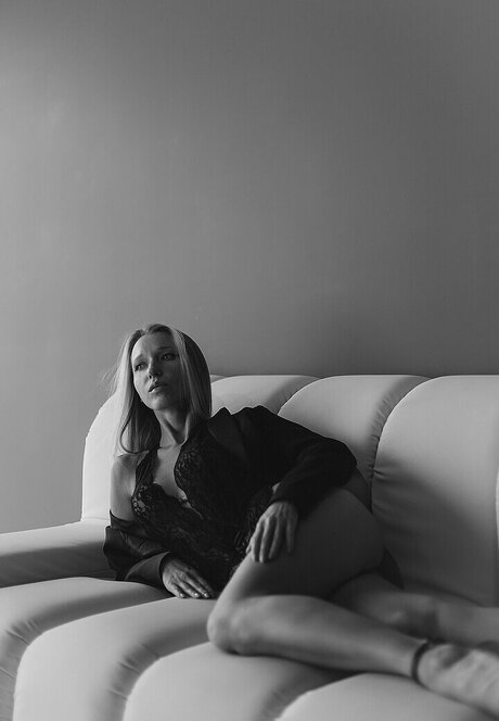 Natalie Avo_ erwachsene freie fotos