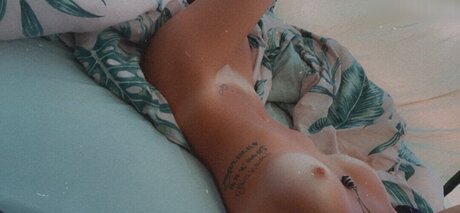 Janina Celine Jahn erotische akt galerien