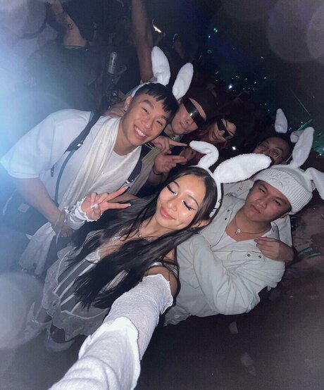 Courtney Luong model nackten bild