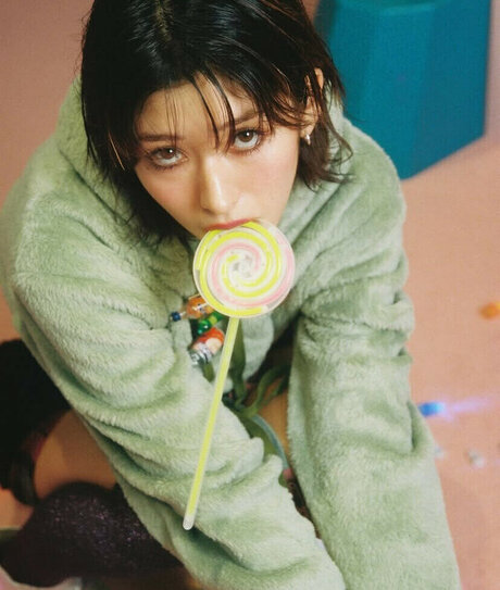 Ninonekw exklusive hübsche bild