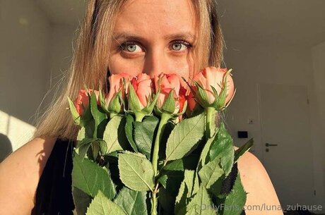 Luna Zuhause sexy nacktheit archiv