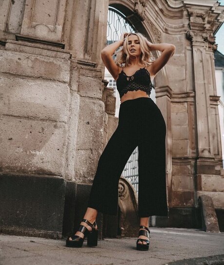 Jana Riva model nackt bild