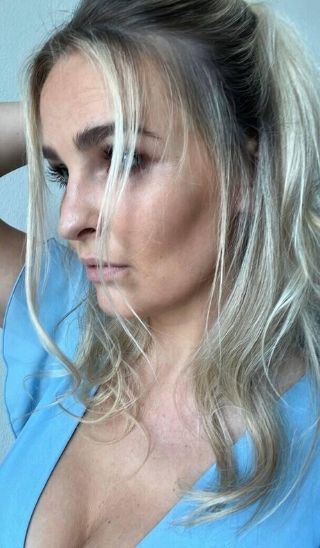 Jana Riva kostenlose akt archiv