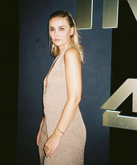 bikini ginger onlyfans kunst nackt bild