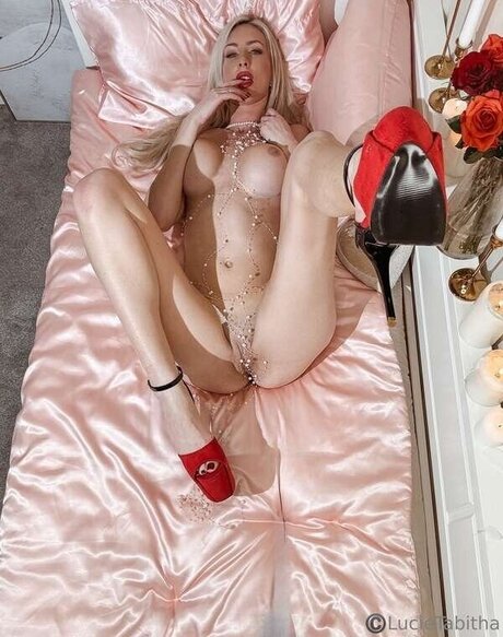 Lucie Tabitha nackte bilder