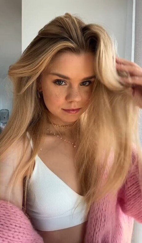 sportliche blonde onlyfans hübsche perfekte bilder