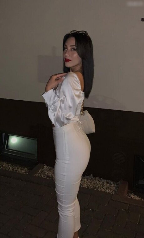 leonaankj model kunst galerien