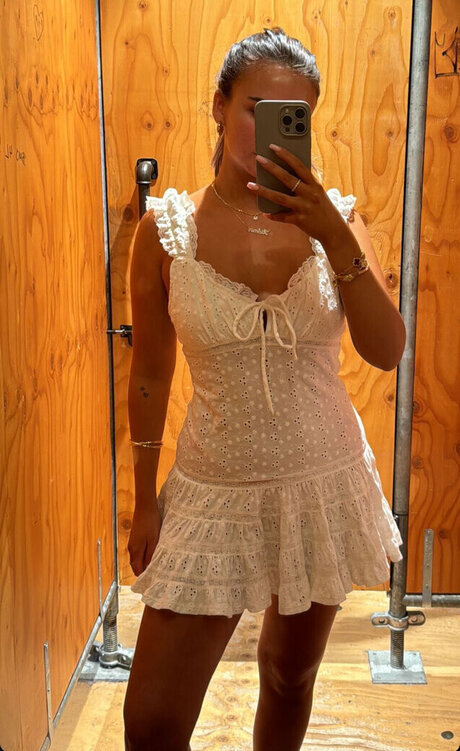 Jasmin Azizam nacktheit beste bilder