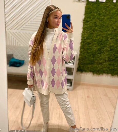 Lisa Key sexy top foto