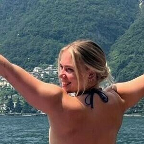 Izzy Swin schöne perfekte galerie