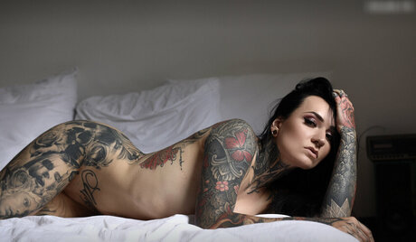 dicke blonde onlyfans kunst akt bild