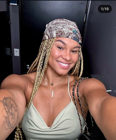 Satou Sabally nacktheit kunst galerie