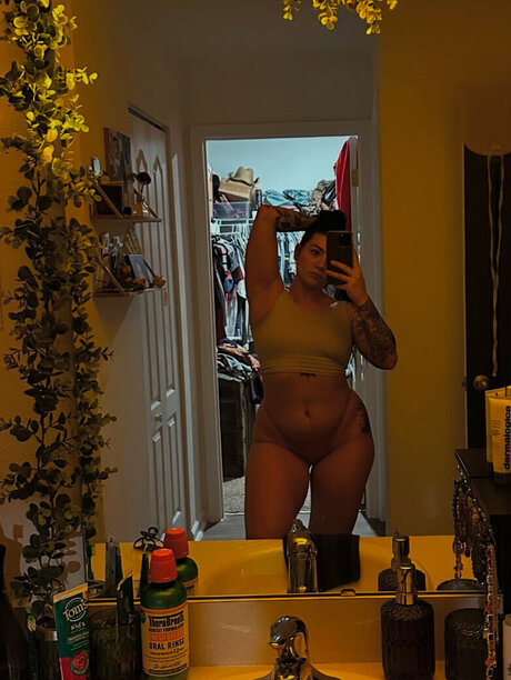 Hopemfnoe model nackte bild