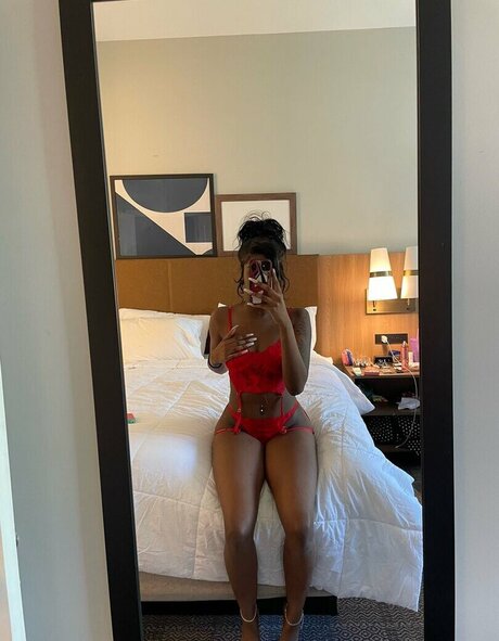 lauryntierre nacktheit erwachsene bilder