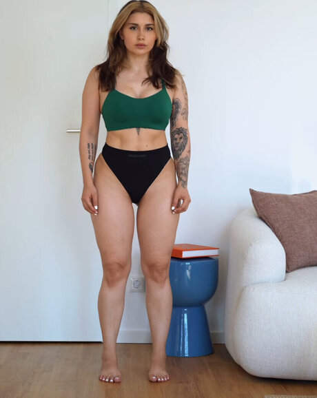 vollbusige rothaarige onlyfans hübsche schöne foto