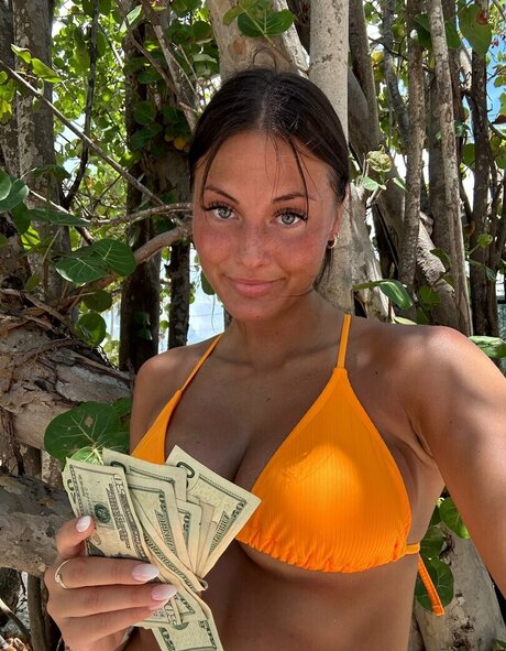 Kylie Mogen nackt kostenlose bilder