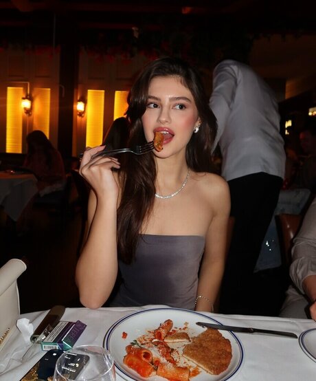 Sinem Melek Co kun xxx nacktheit bild