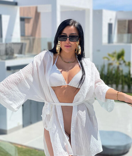 Leyla Lahouar exklusive top bild