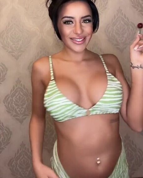 Leyla Lahouar erwachsene bilder