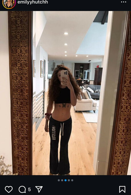 Emilyyhutchh model nacktheit bild