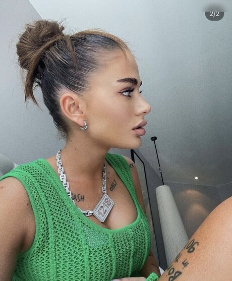 Loredana Zefi freie nackte bild