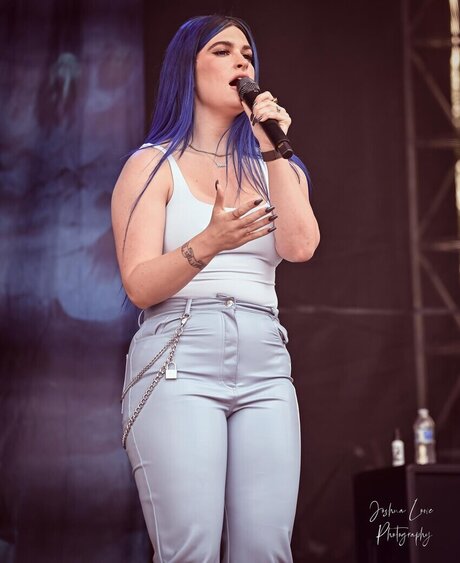 Courtney LaPlante top kunst bilder