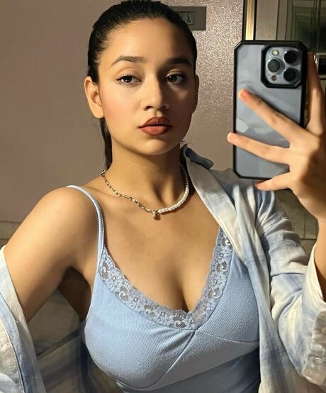 Kashish Mehta model top bild