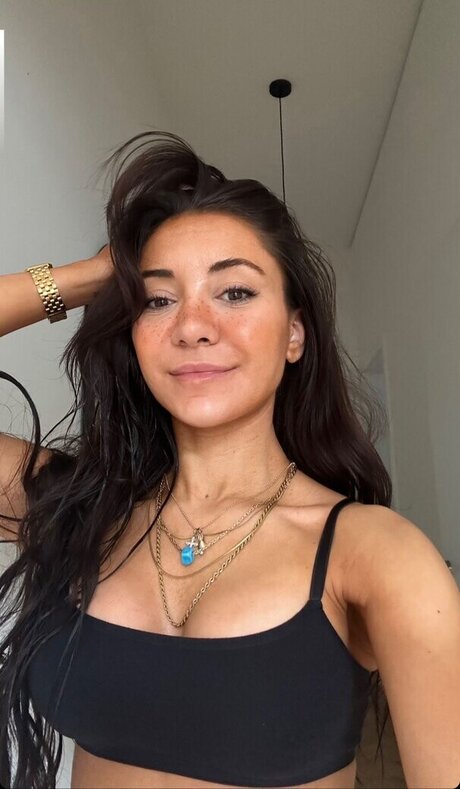 Merve zkan schöne exklusive galerien