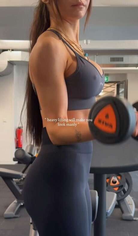 Merve zkan sexy hd fotos