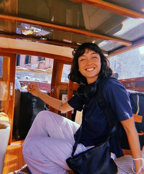 Sydney Chandler erwachsene schöne fotos