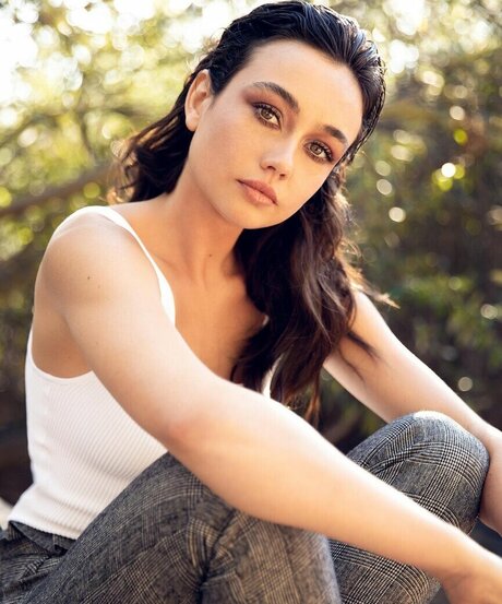 Sydney Chandler erwachsene sex fotos