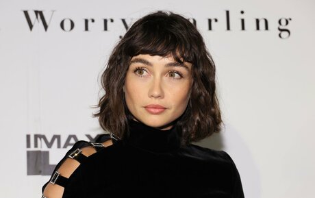 Sydney Chandler hübsche akt fotos