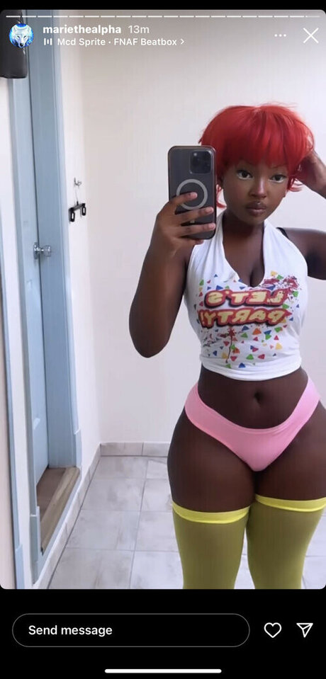 flugbegleiterin onlyfans erotische pornografische bilder