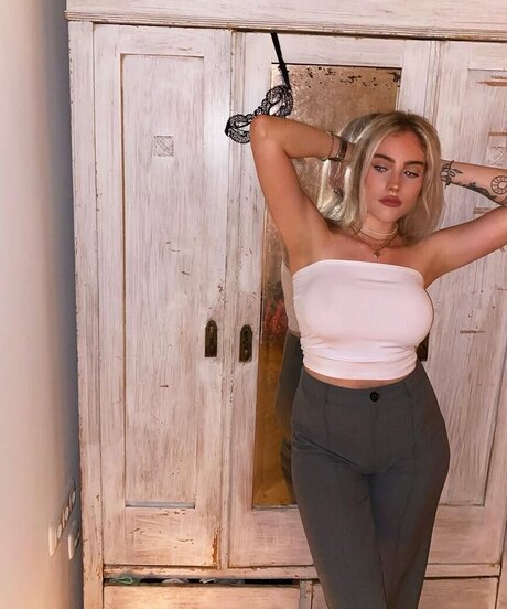 ayyetay sexy nackte archiv