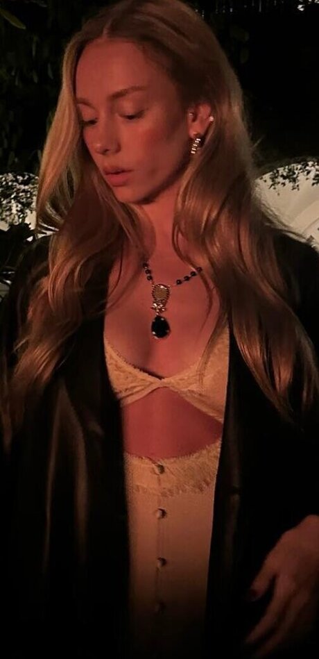 Ester Exp sito heiße xxx archiv