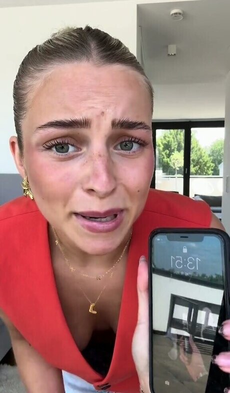 Lea Breuer nacktheit heiße galerien