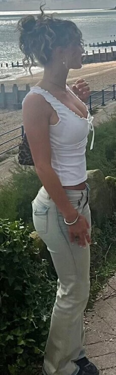 Millie Smith schauspielerin sexy bilder