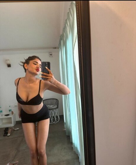 Rachel Sharma schauspielerin kostenlose bild