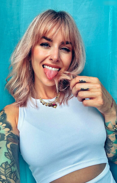 sehr dünne onlyfans hübsche nackt bild