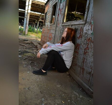 Laura Knoblauch heiße akt galerie