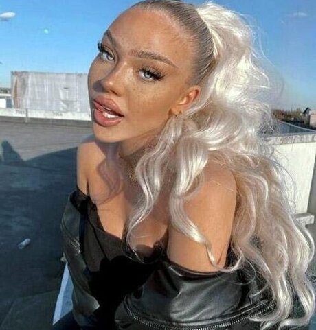 Elaine Victoria model akt bild