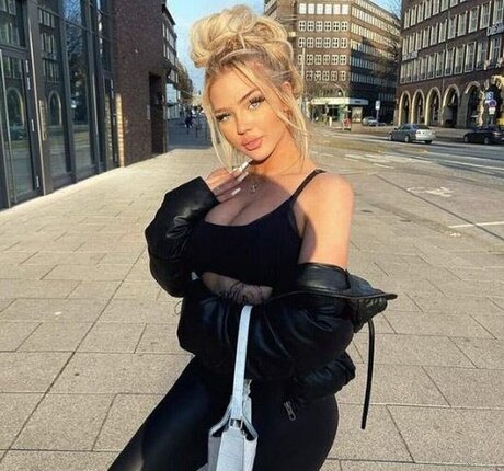 aus onlyfans freie hübsche archiv